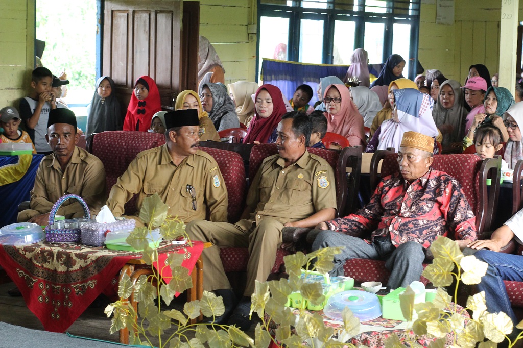 Kepala Desa Pemusiran Hadiri Acara Pelepasan Siswa-siswi Kelas 6 SDN 12 Desa Pemusiran